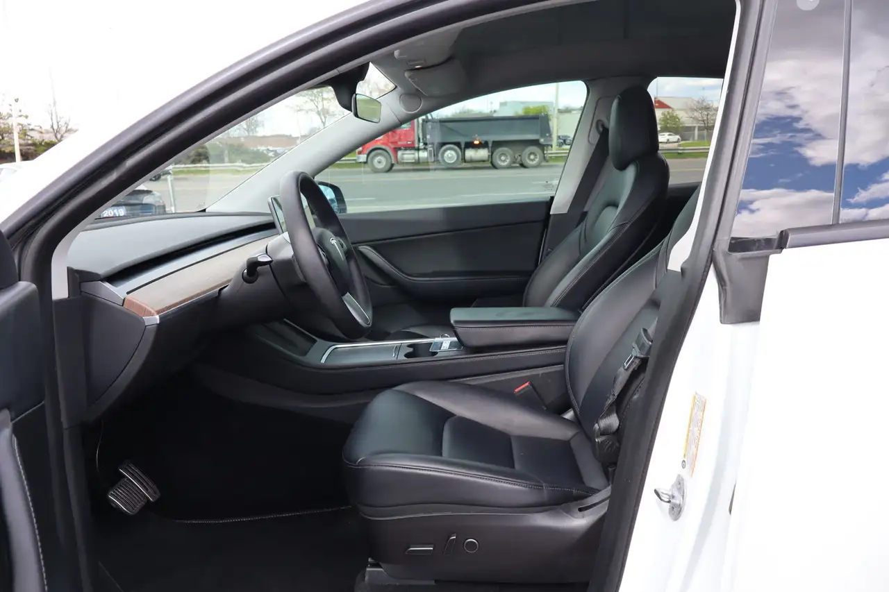 Tesla Model Y снимка Tesla Model Y