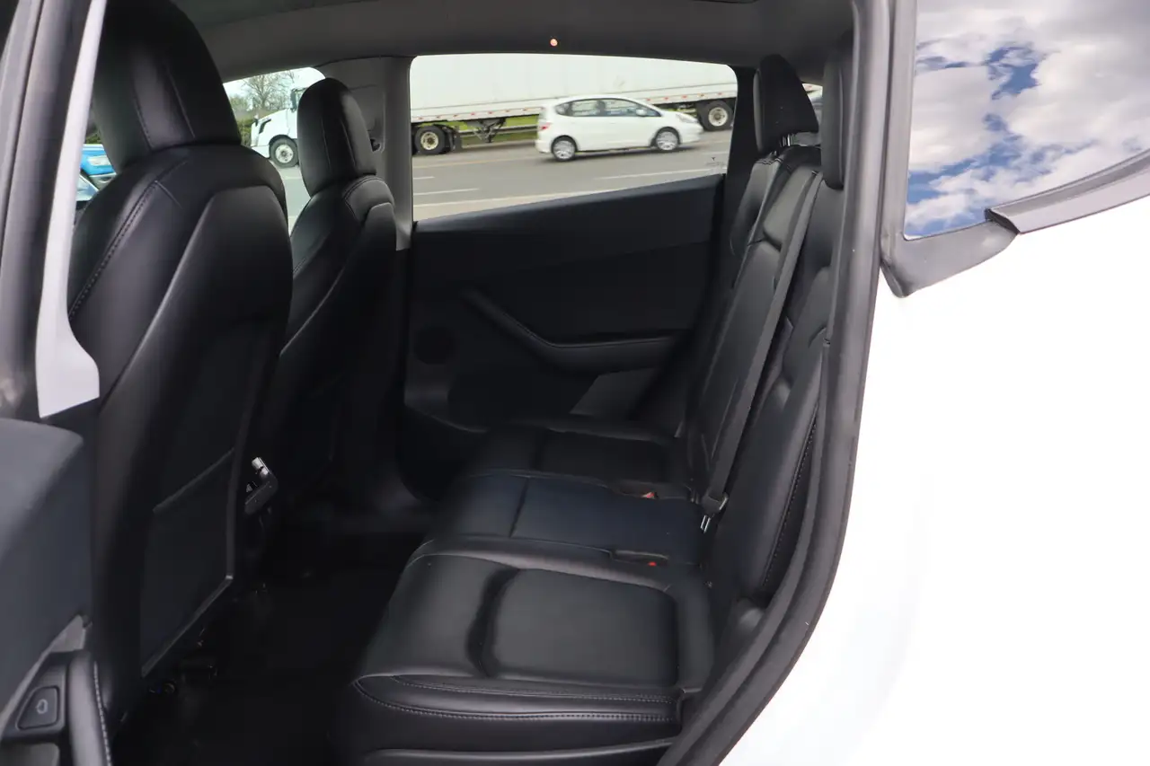 Tesla Model Y снимка Tesla Model Y