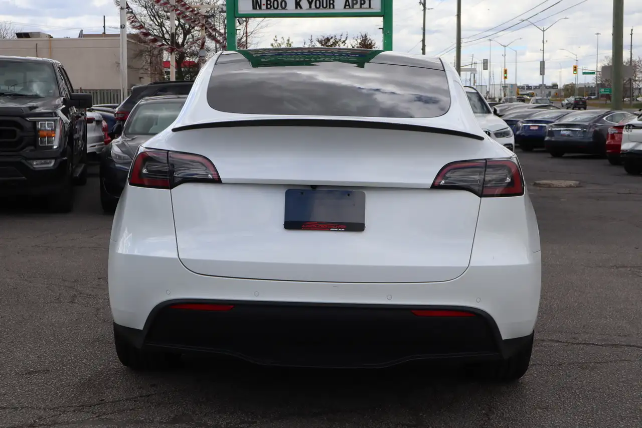 Tesla Model Y снимка Tesla Model Y