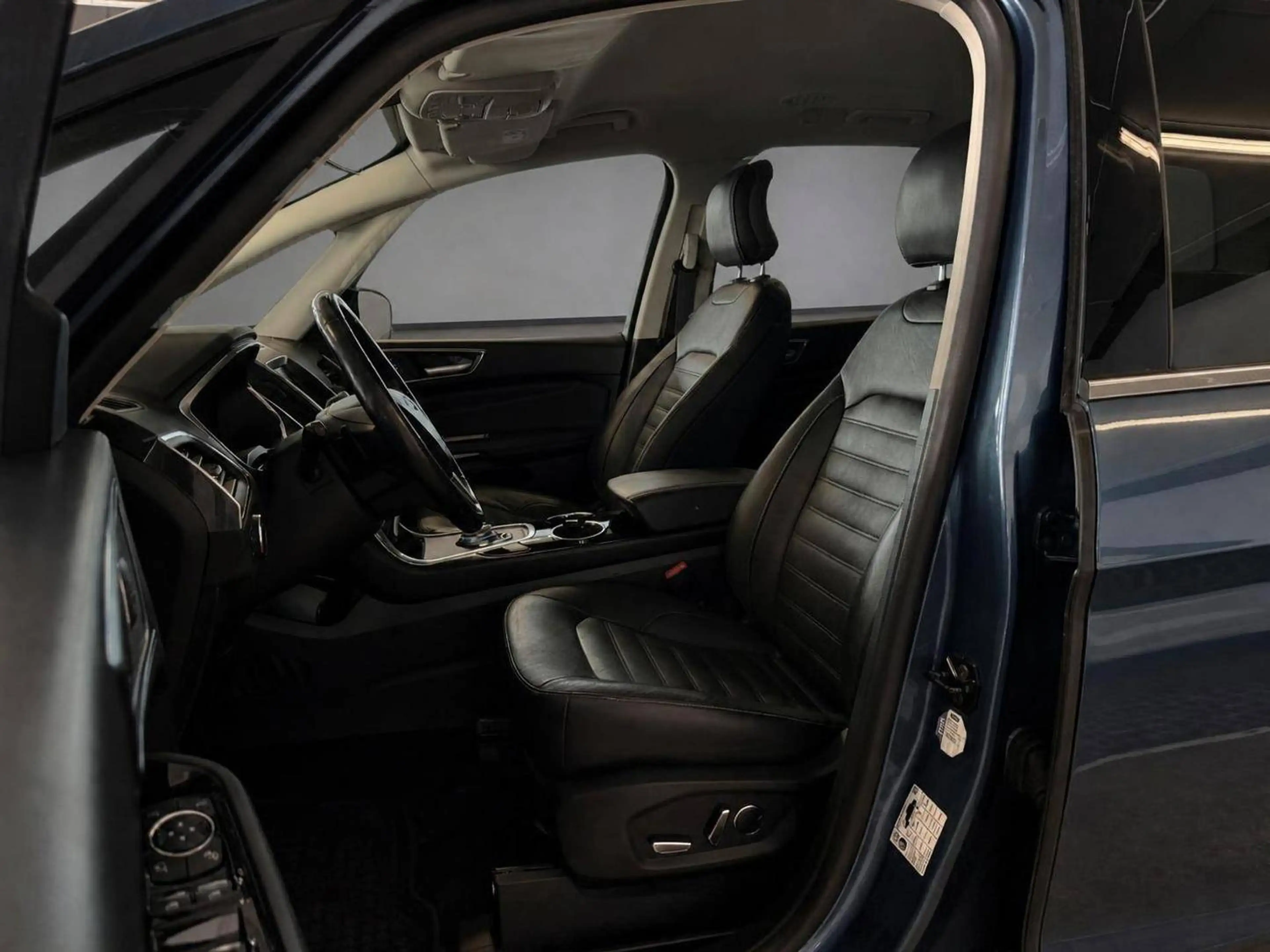 Ford Galaxy Titanium AWD — photo 8