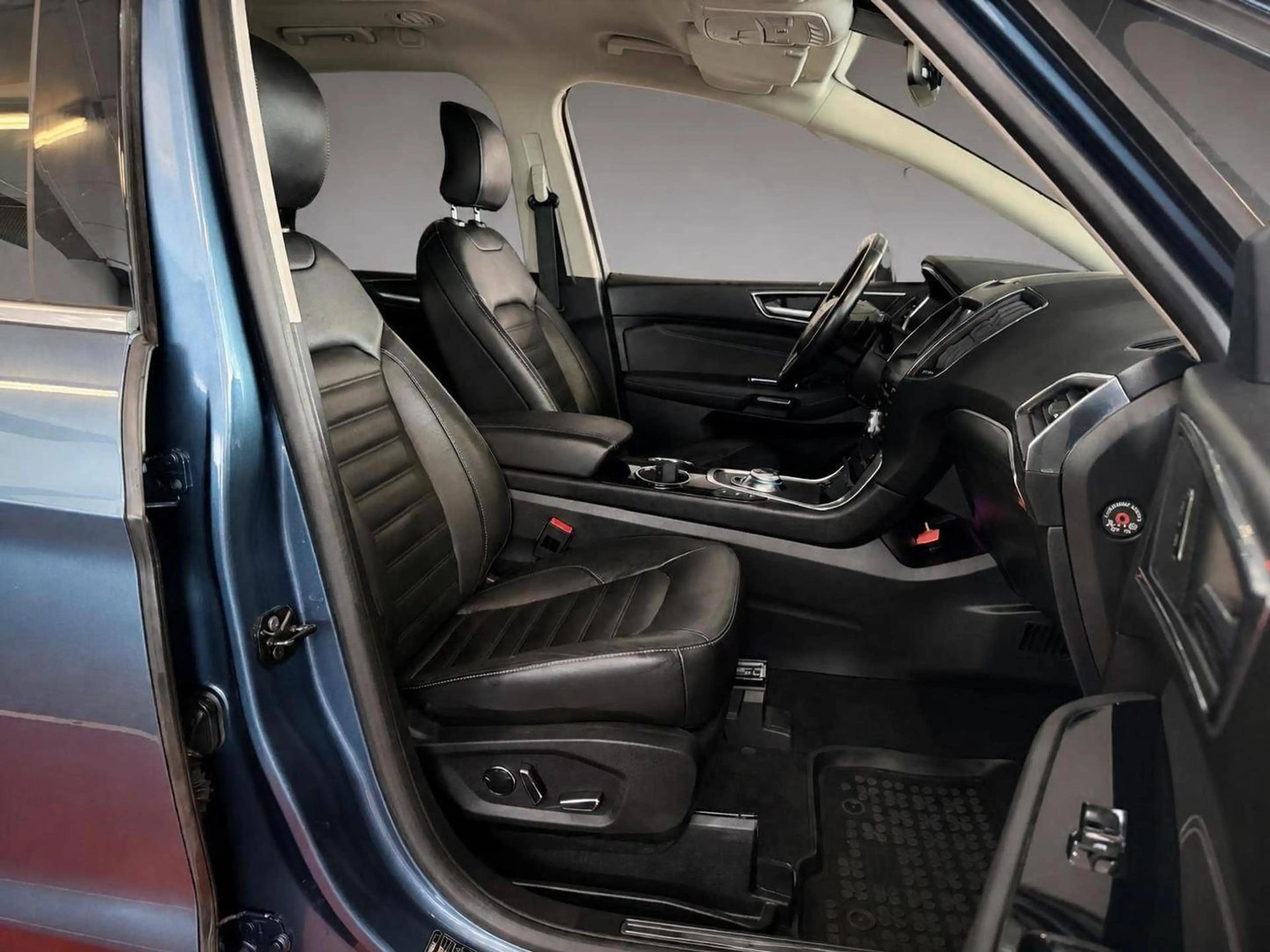 Ford Galaxy Titanium AWD — photo 10