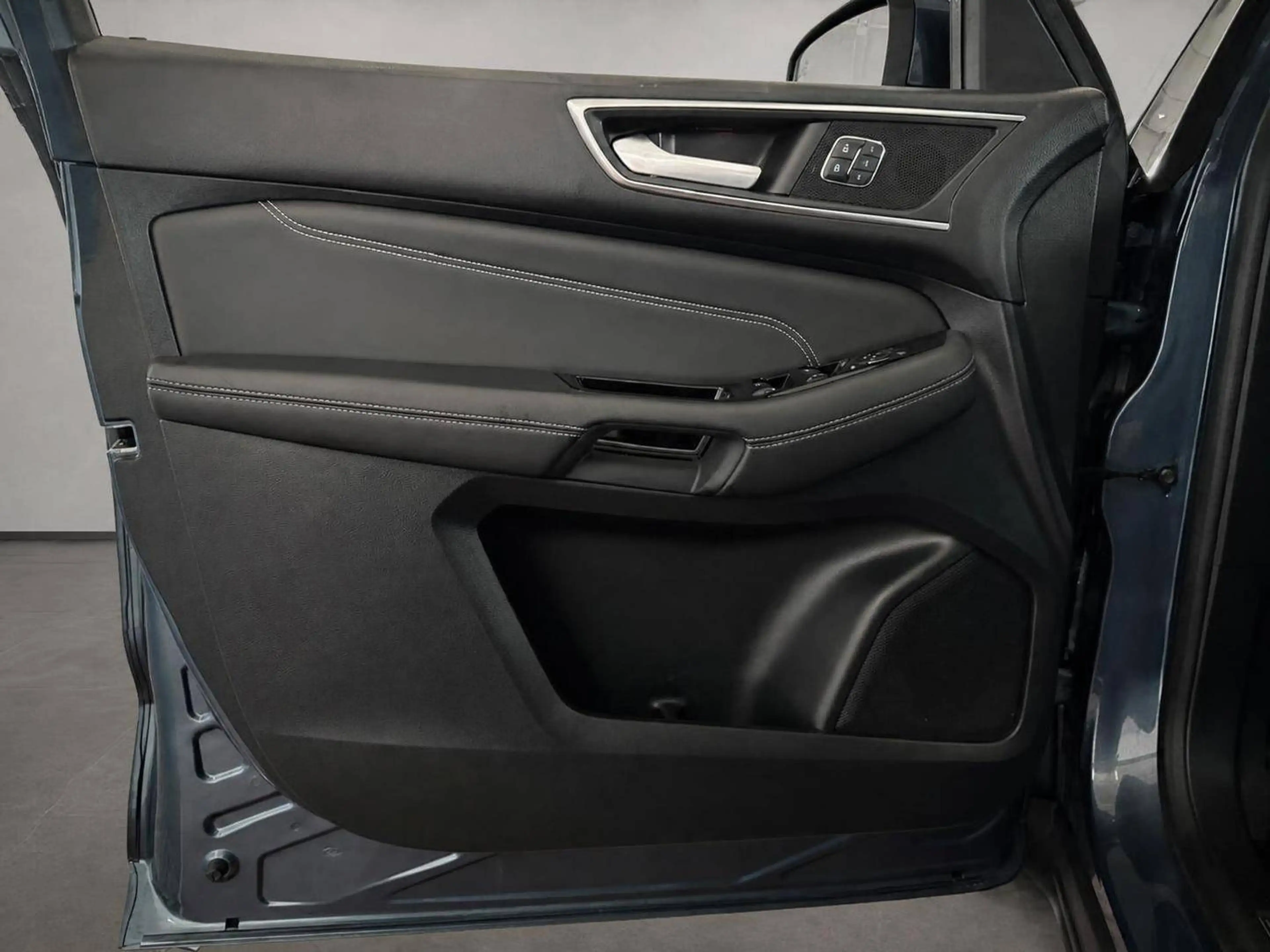 Ford Galaxy Titanium AWD — photo 12