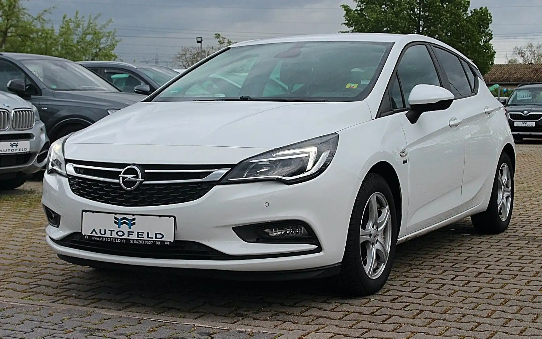 Opel Astra 1.4 Turbo 120 Jahre/VOLL SHEFT/NAVI/SHZ/BT White - 2