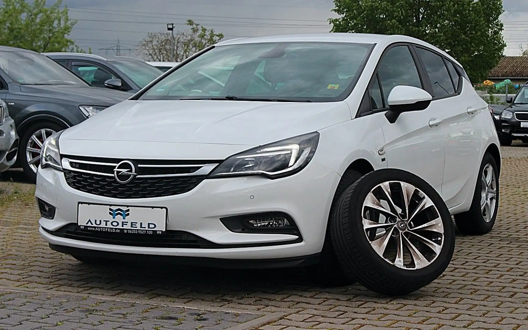 Opel Astra 1.4 Turbo 120 Jahre/VOLL SHEFT/NAVI/SHZ/BT White - 1
