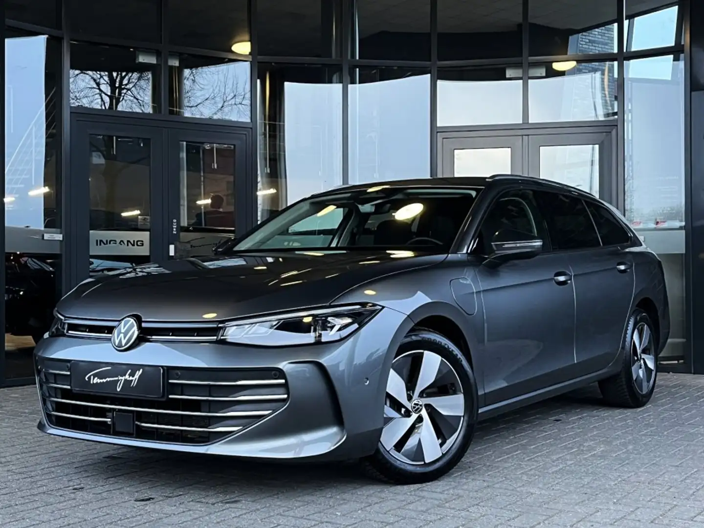 Volkswagen Passat 1.5 TSI EHYBRID 150 KW BUSINESS - TREKH. Gris - 1
