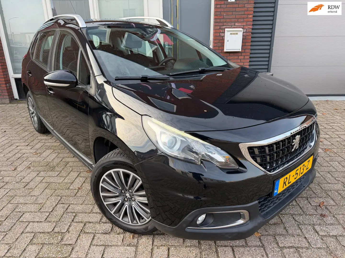 Peugeot 2008 1.2 PureTech Blue Lion / Navi / PDC / Unieke km Negro - 1