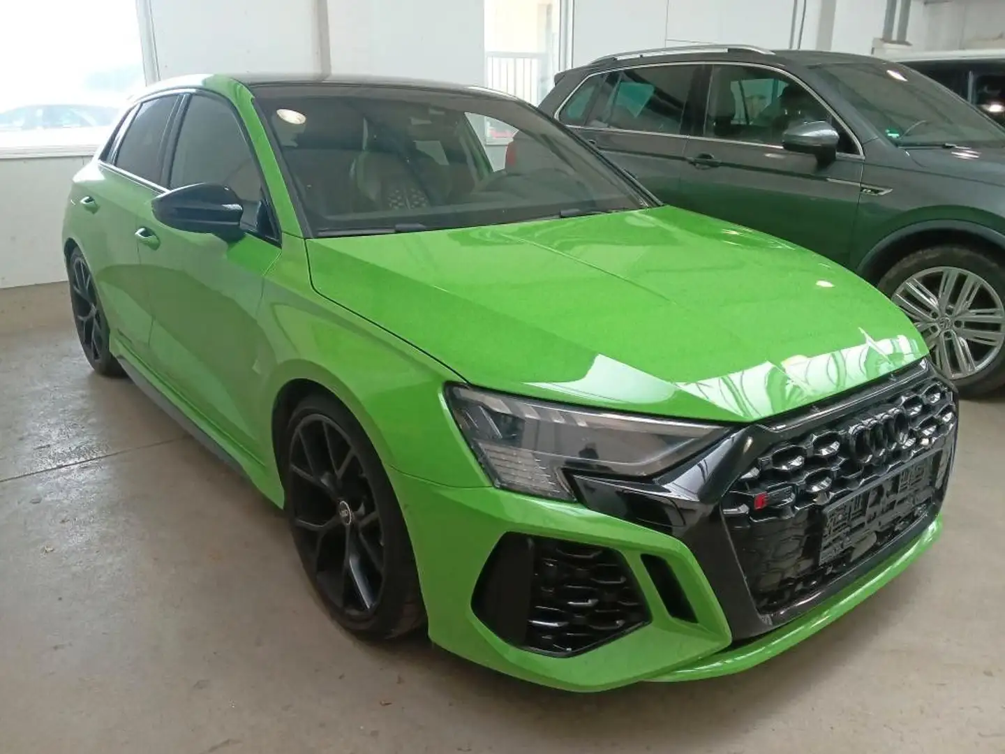 Audi RS3 2.5 TFSI Quattro*PANO*RS-ABGAS*HD-MATRIX* - 2