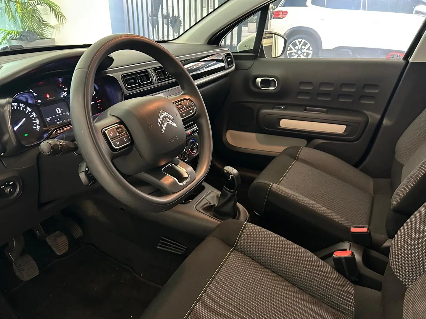 Citroen C3 1.2 PureTech You | Airco | Parkeersensoren | Stoel Zwart - 2