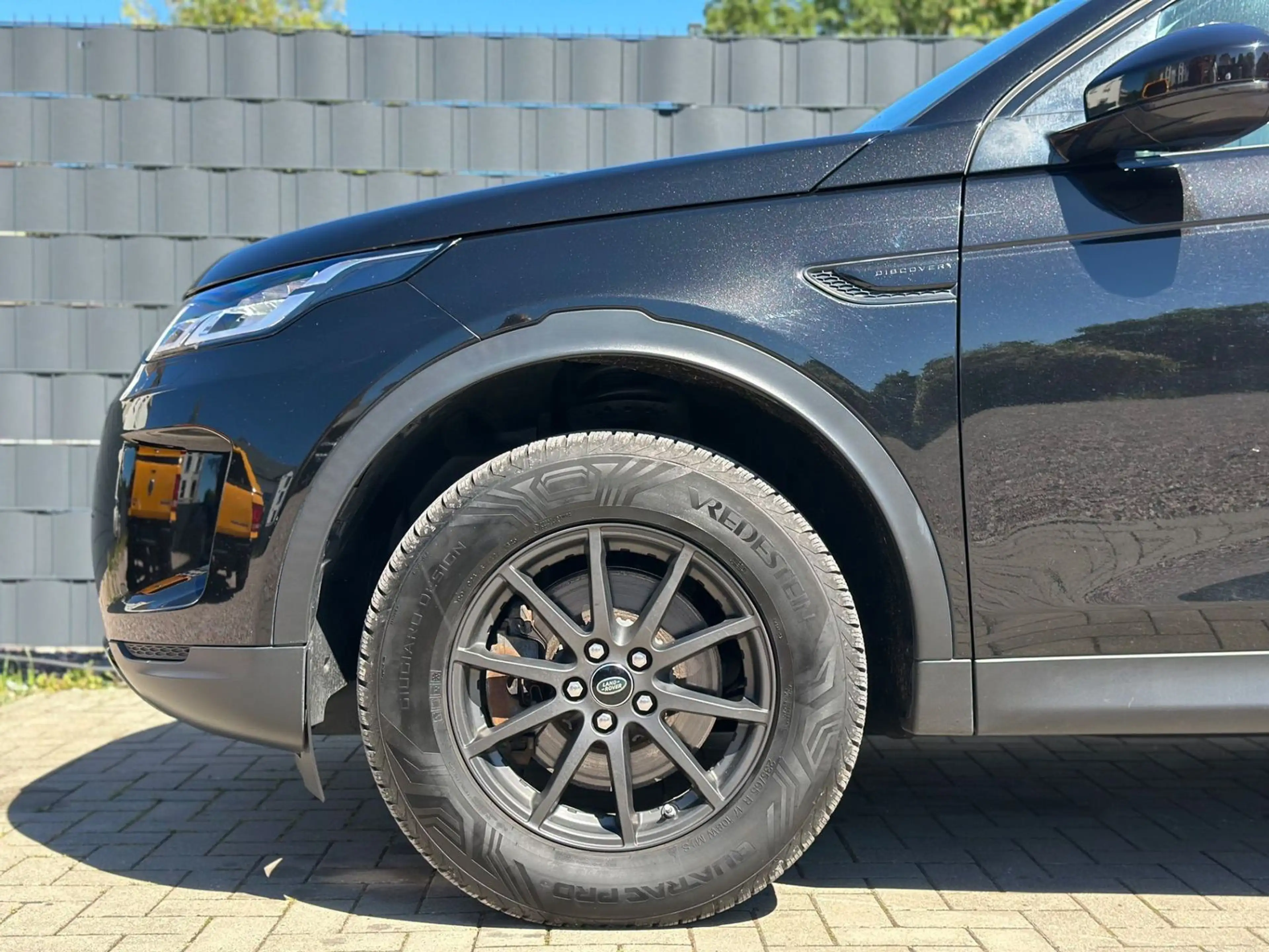 Land Rover Discovery Sport 2.0 D150  AWD AHK Black Design — photo 15