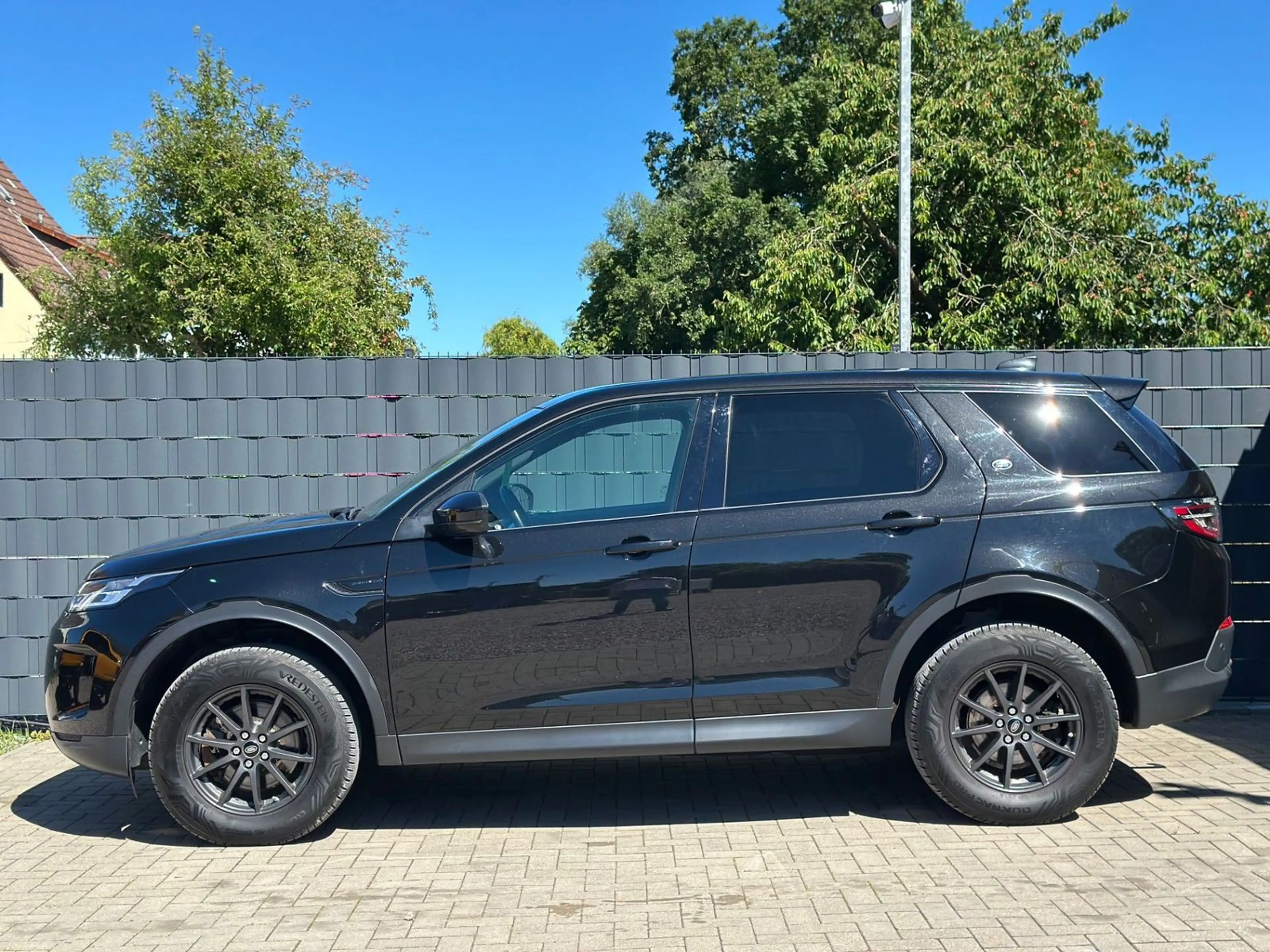 Land Rover Discovery Sport 2.0 D150  AWD AHK Black Design — photo 14