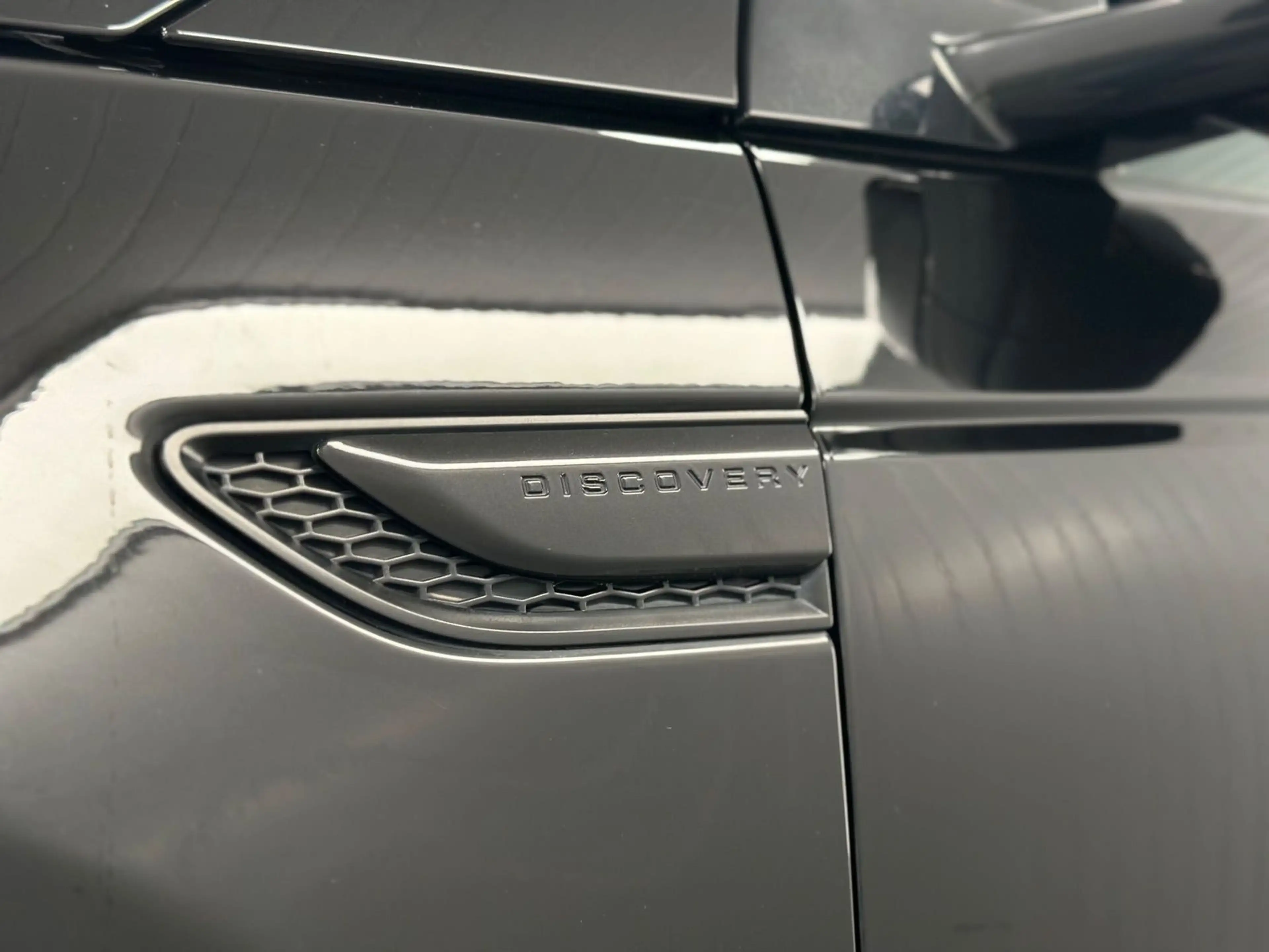 Land Rover Discovery Sport 2.0 D150  AWD AHK Black Design — photo 10