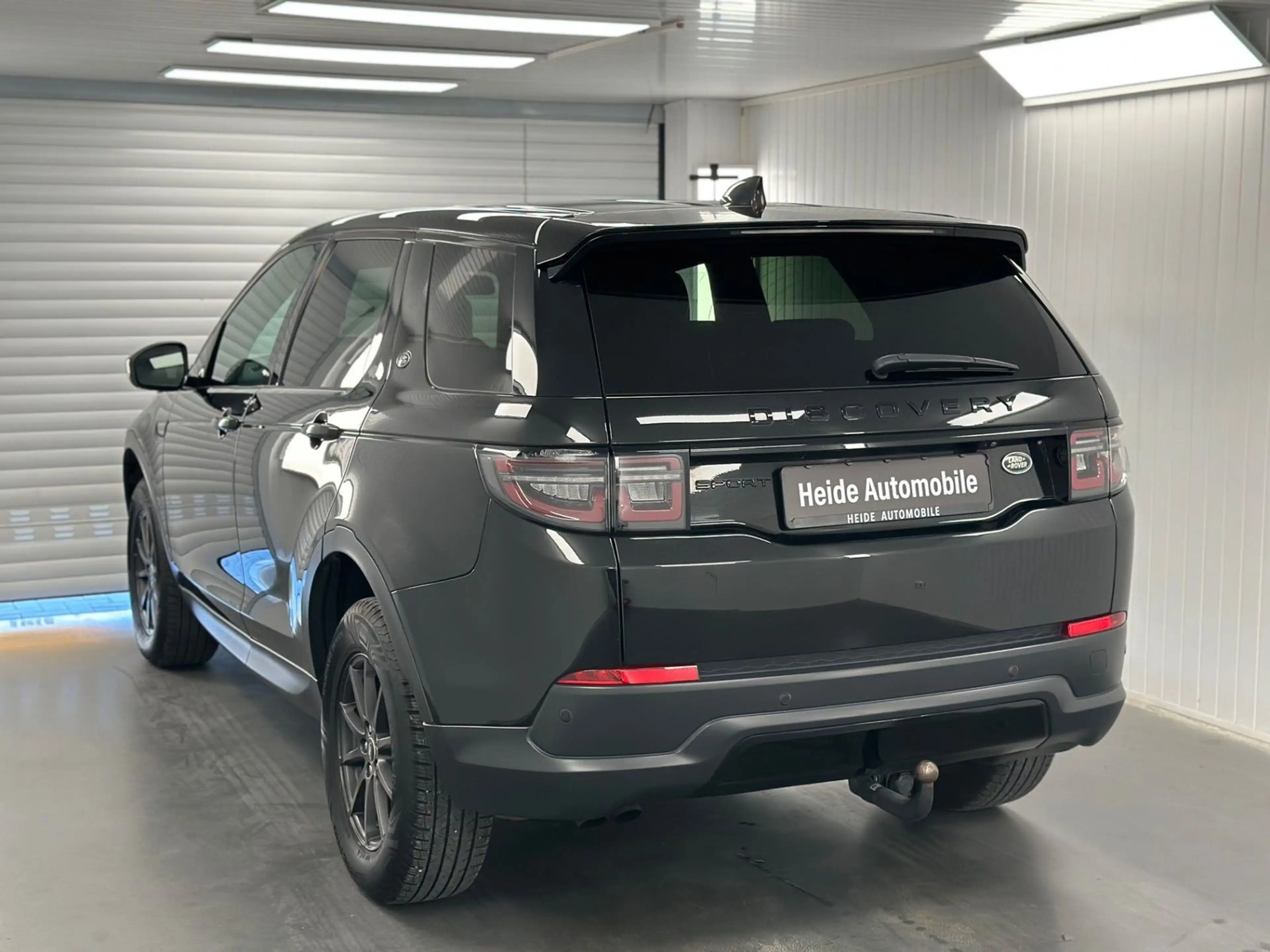 Land Rover Discovery Sport 2.0 D150  AWD AHK Black Design — photo 8