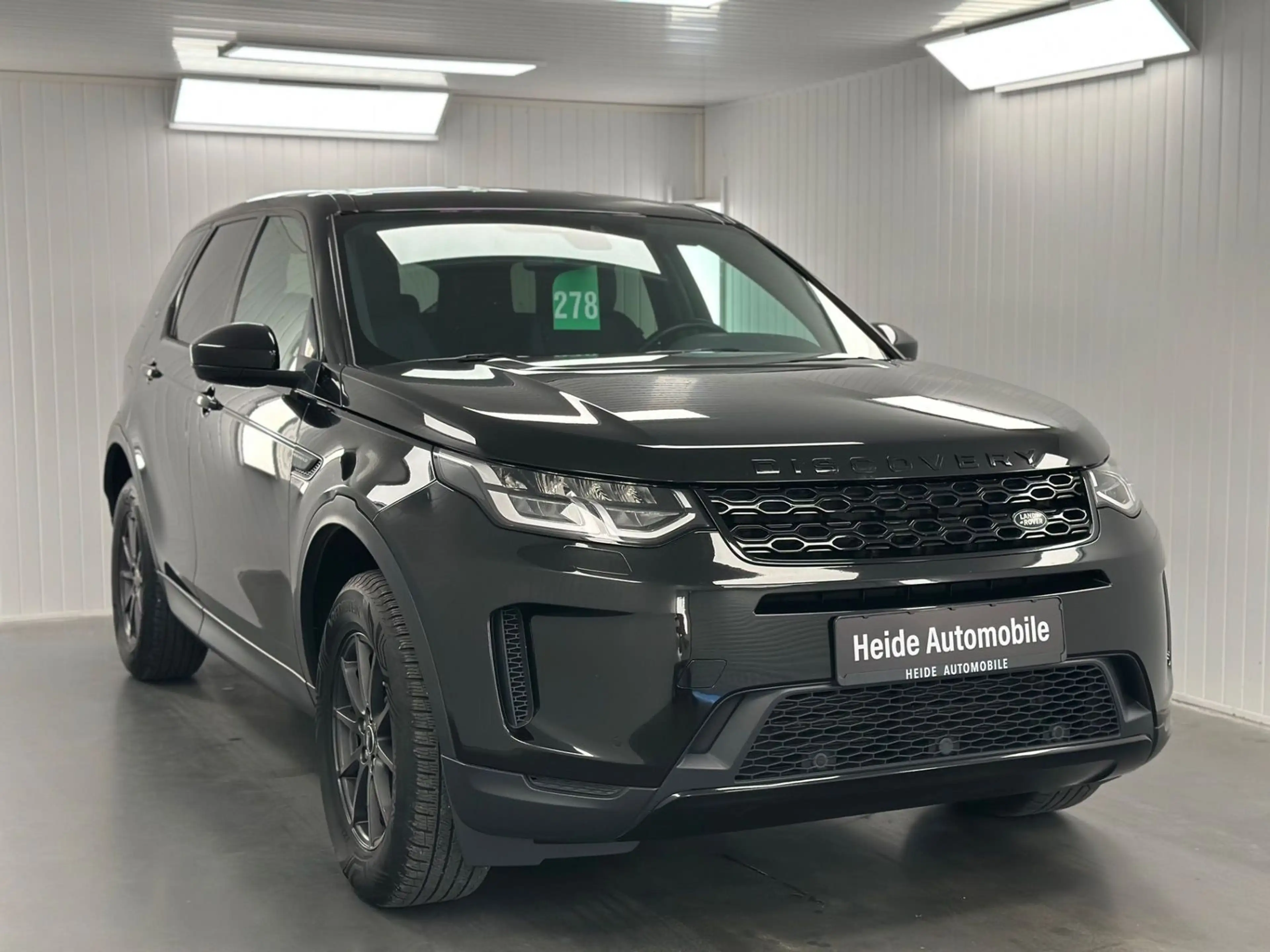 Land Rover Discovery Sport 2.0 D150  AWD AHK Black Design — photo 3
