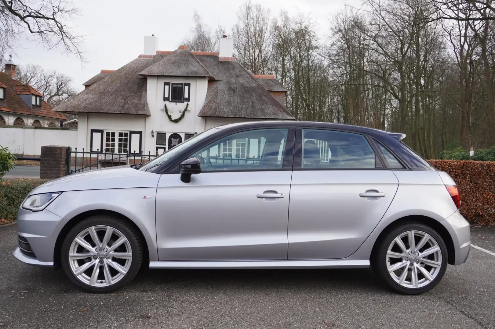Audi A1 Sportback 1.0 TFSI 5 Drs S-Line Navi 17 Lm Grijs - 2