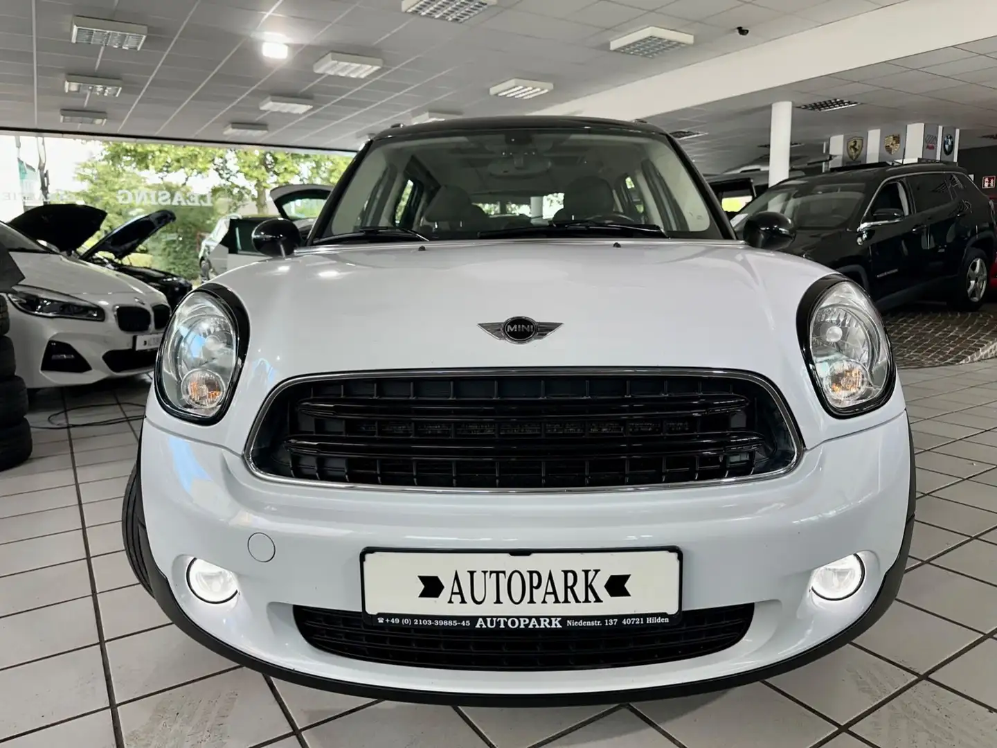 MINI Cooper D Countryman Black&whitePanorama LED 1HD! Bílá - 2
