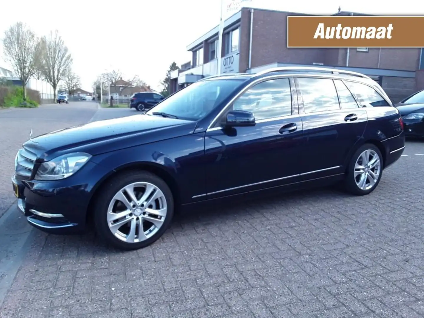 Mercedes-Benz 180 AMBITION AVANTGARDE / NAVI / PDC Blauw - 1