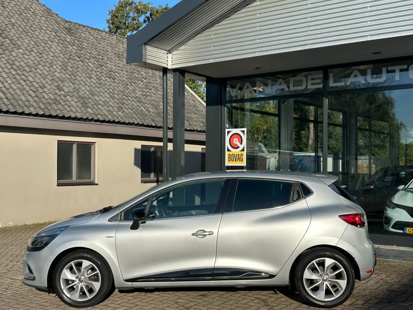 Renault Clio 0.9 TCe Limited Navi Clima Cruise Park.Sens Trekha Gris - 2