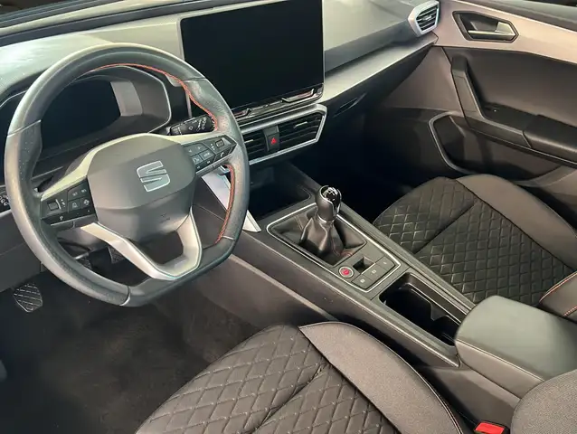Seat Leon Leon view 3