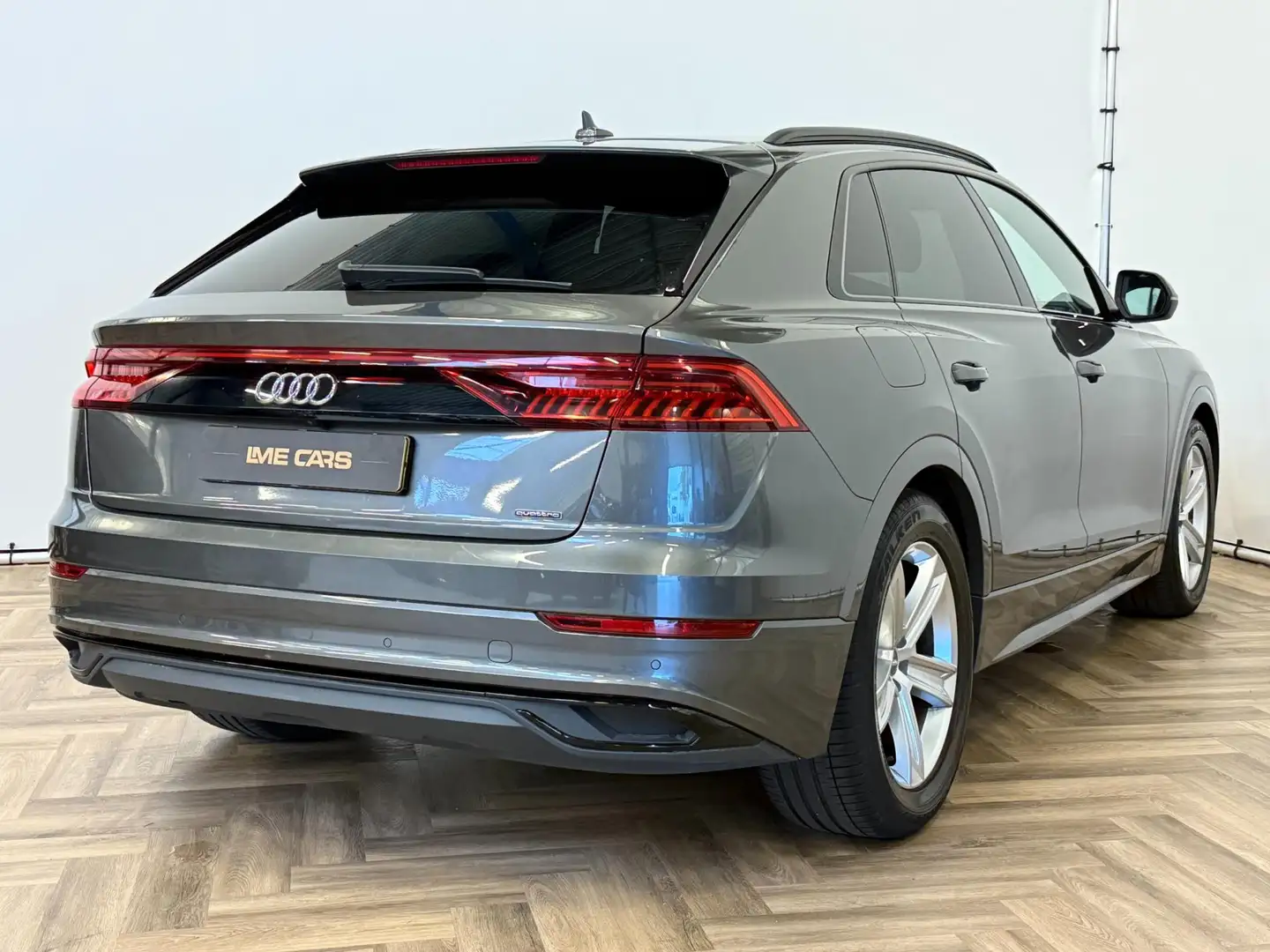 Audi Q8 55 TFSI quattro |LEDER | 1e EIGENAAR| INRUIL MOGEL Grijs - 2