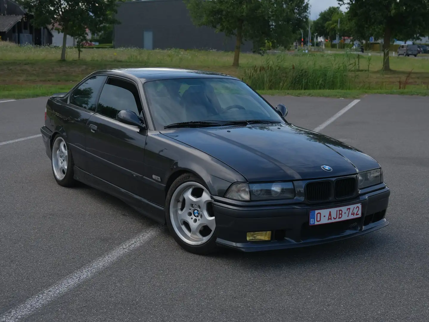 BMW 325 325i Noir - 1