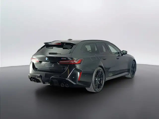 BMW M5 view 5