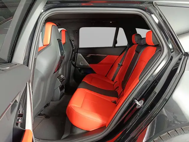 BMW M5 view 9