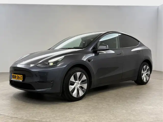 Tesla Model Y view 9