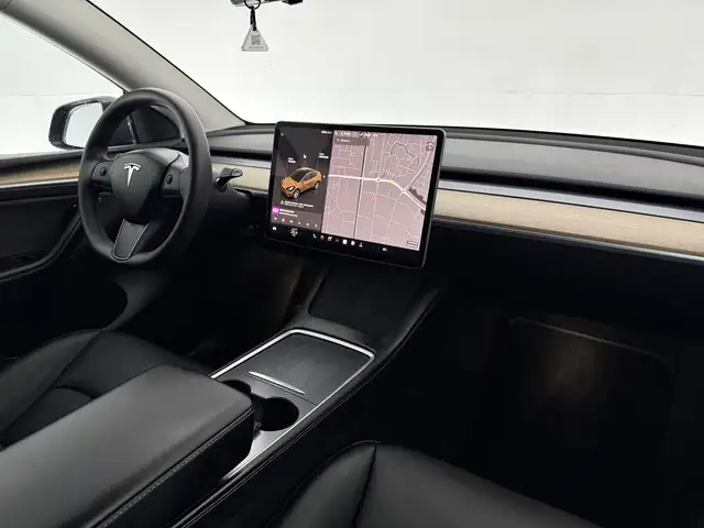 Tesla Model Y view 4