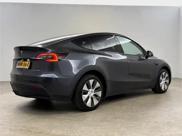 Tesla Model Y view 14