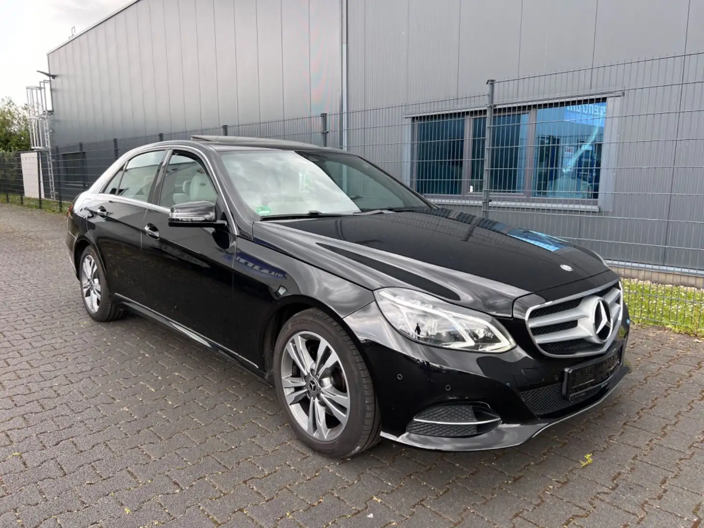 Mercedes-Benz E 350 BlueTec*AVANTGARDE*H&K*Sitzkühlung*Schiebe Schwarz - 2