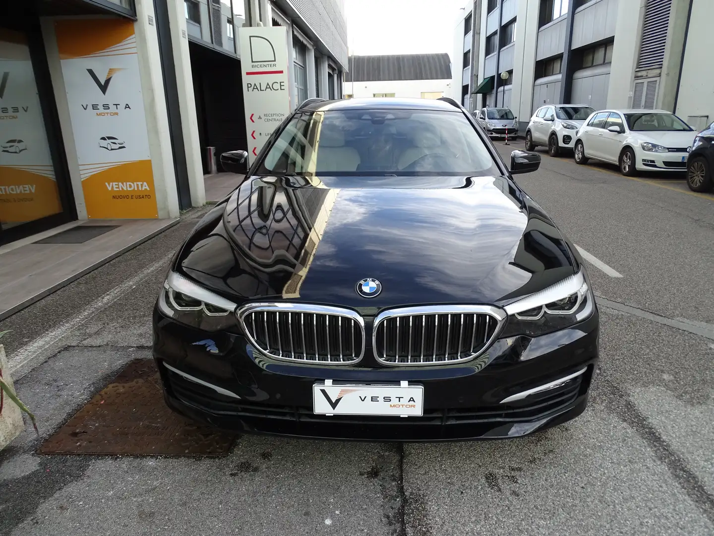 BMW 530 530d Touring xdrive 249cv auto E6 Zwart - 2