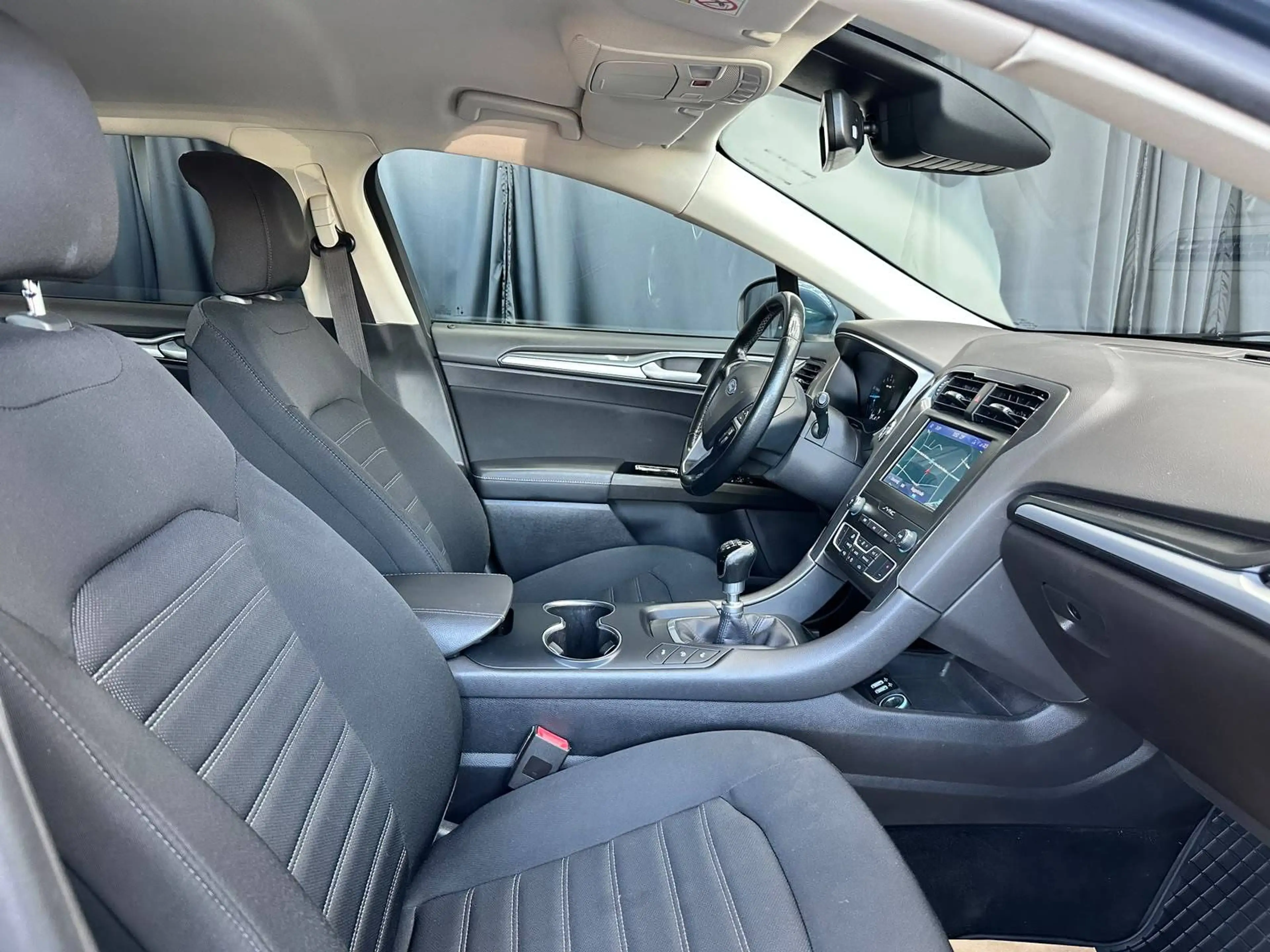 Ford Mondeo Trend — photo 15