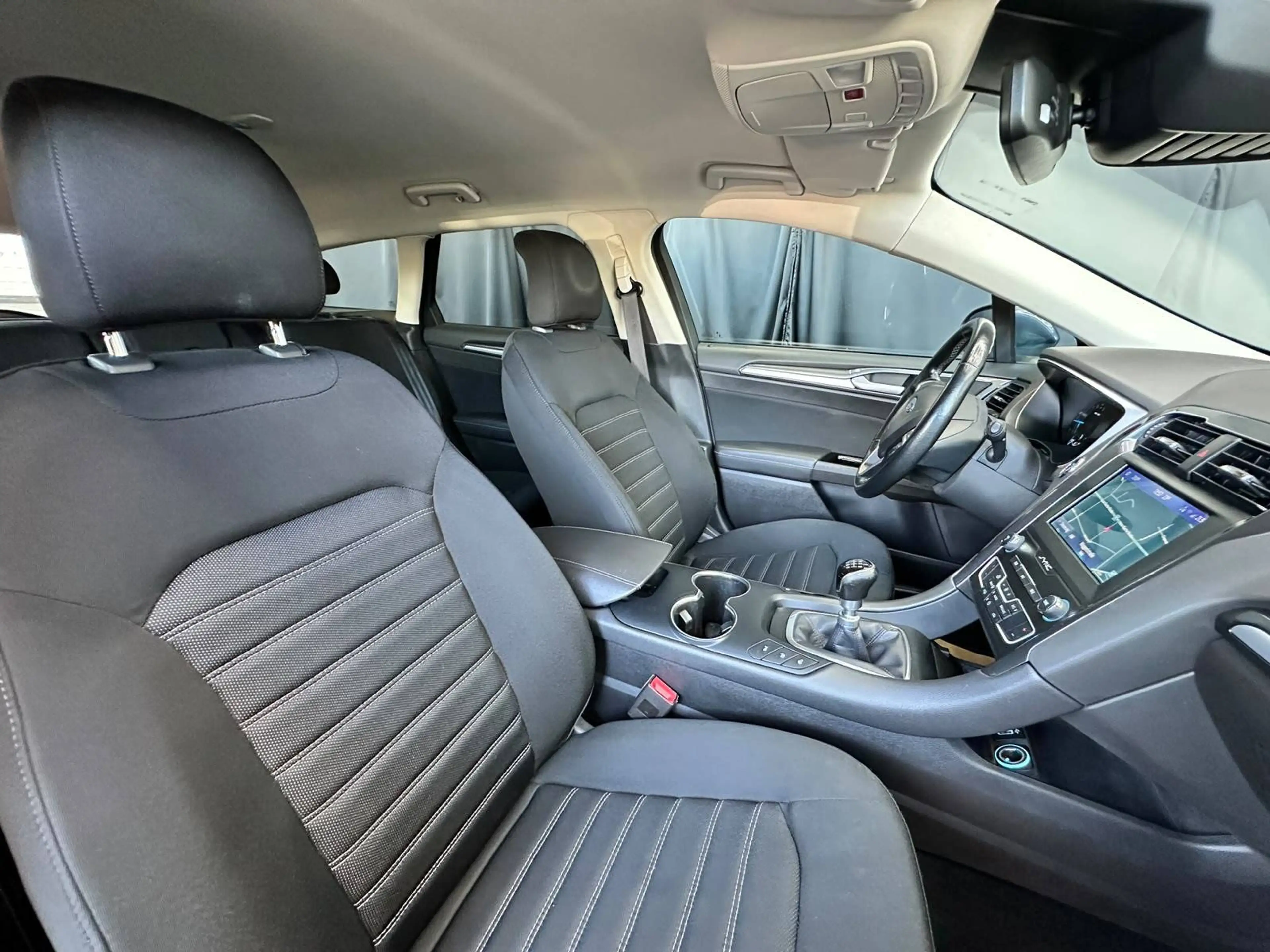 Ford Mondeo Trend — photo 14