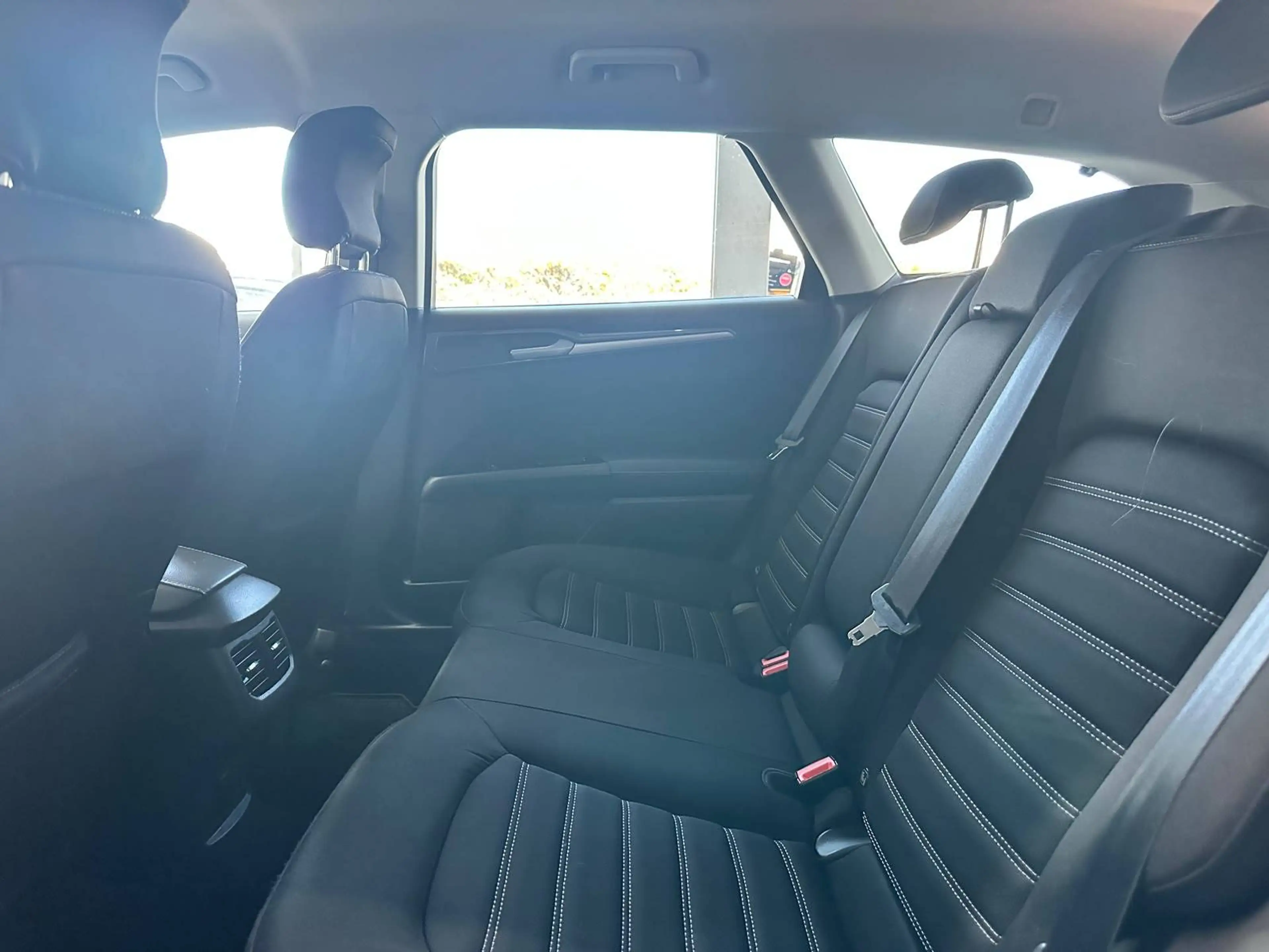 Ford Mondeo Trend — photo 12