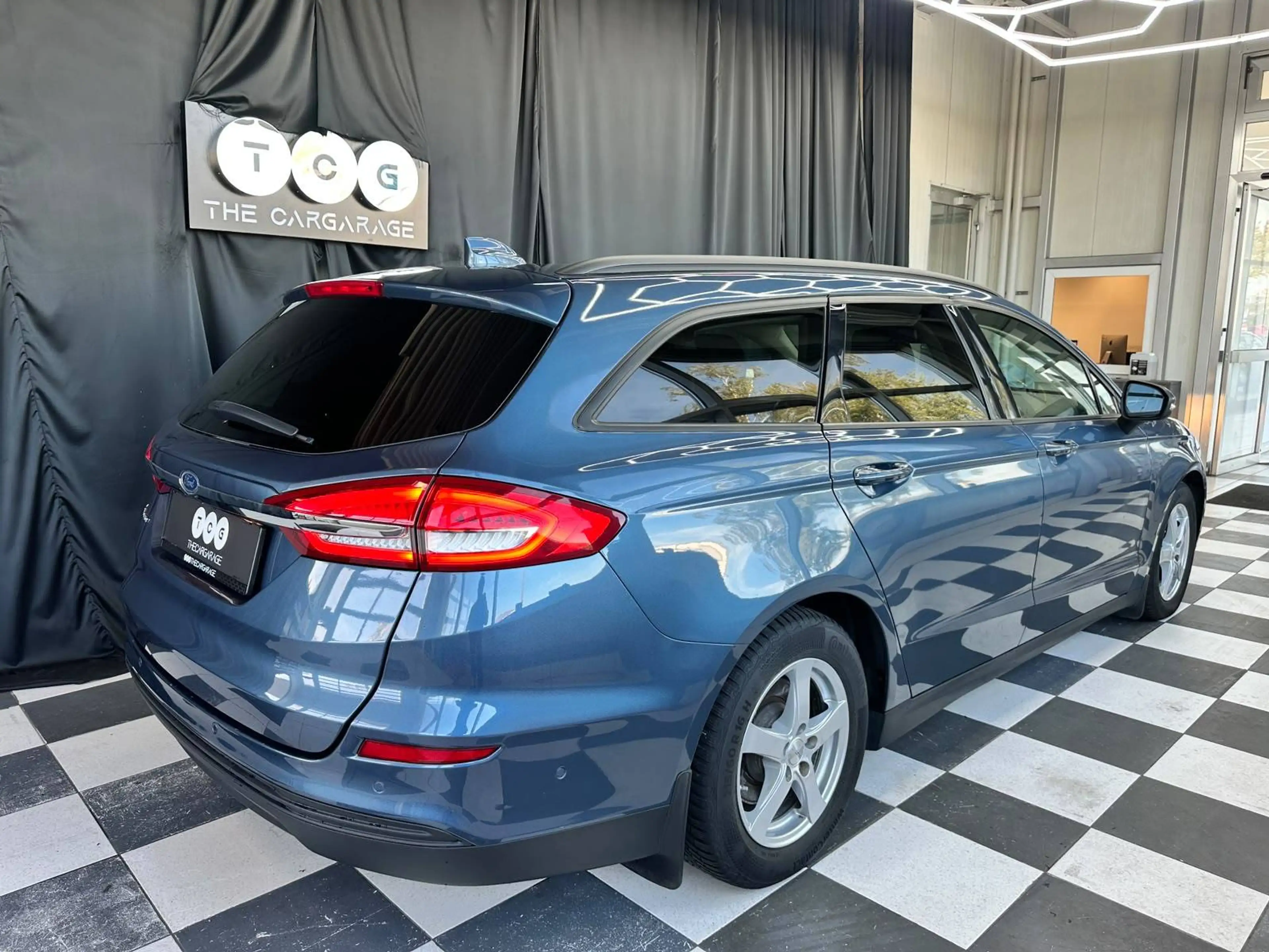 Ford Mondeo Trend — photo 9