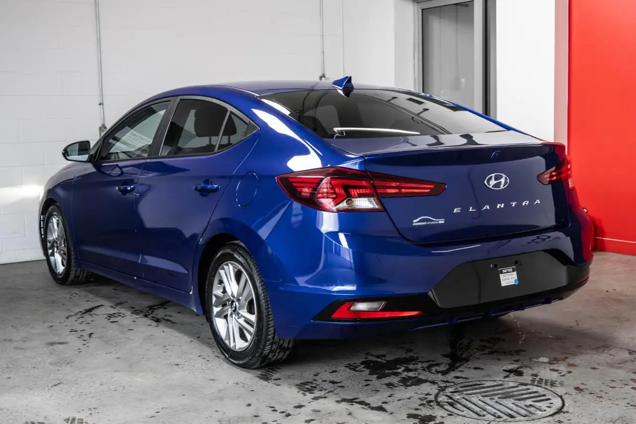 Hyundai ELANTRA снимка Hyundai ELANTRA