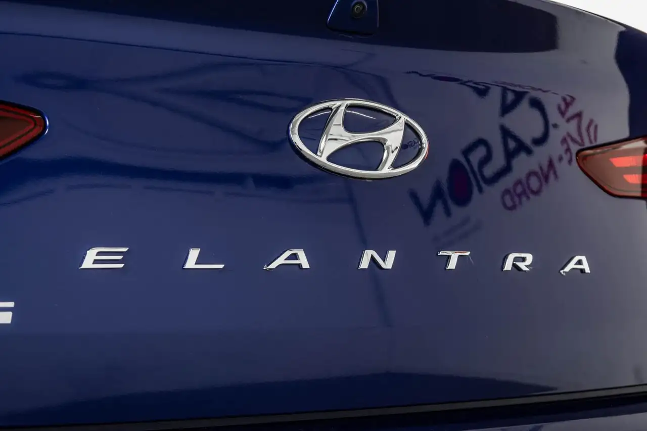 Hyundai ELANTRA снимка Hyundai ELANTRA