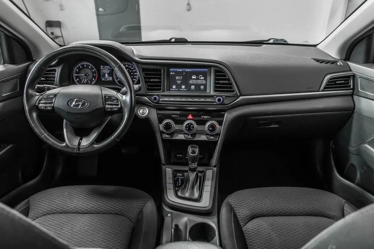 Hyundai ELANTRA снимка Hyundai ELANTRA