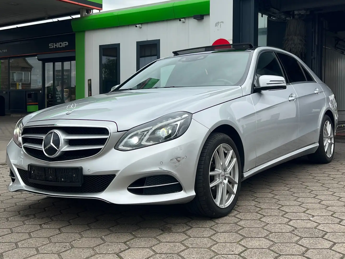 Mercedes-Benz E 300 E 300 BlueTec Hybrid, Voll Ausstattung Silber - 2
