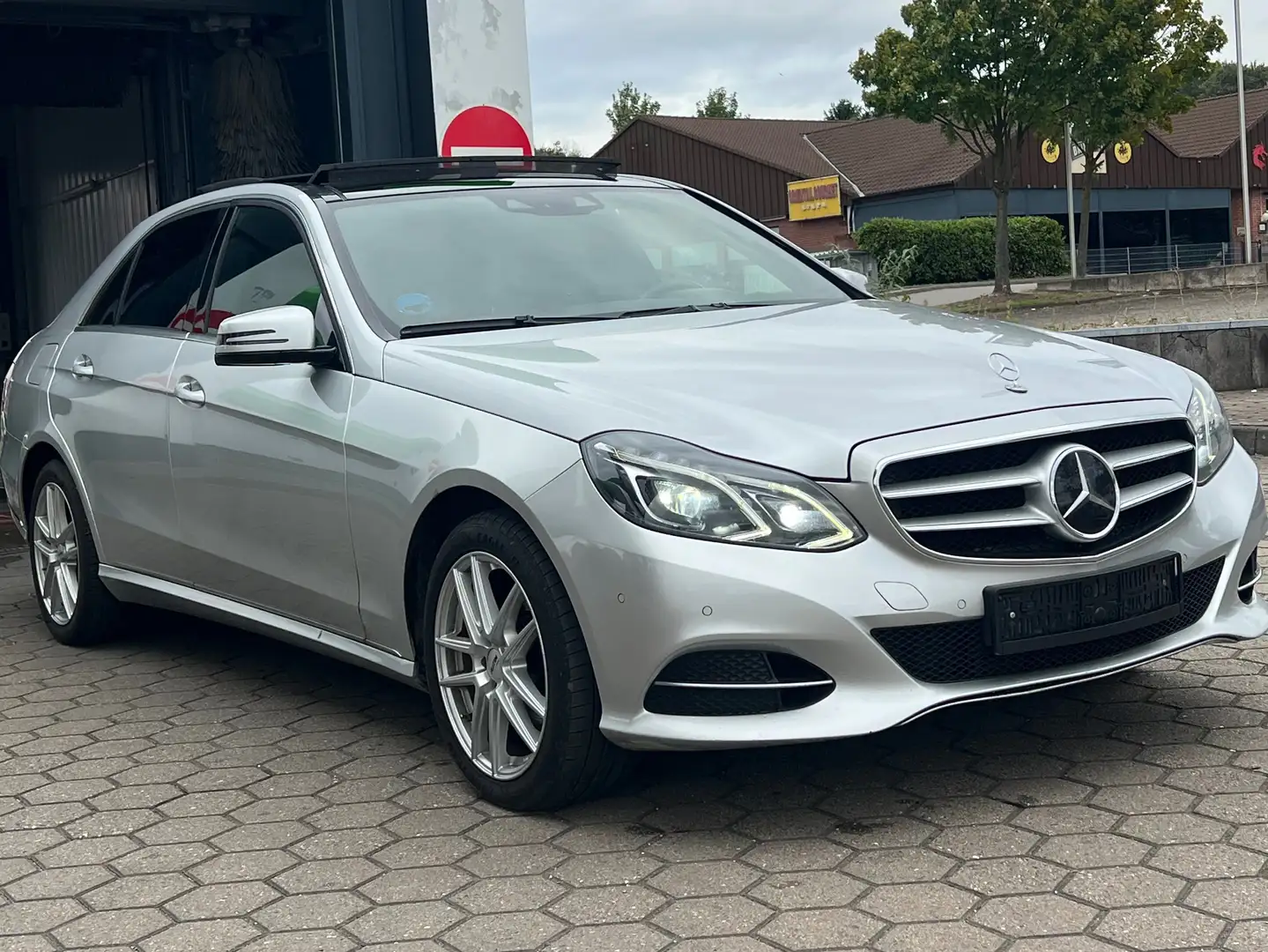 Mercedes-Benz E 300 E 300 BlueTec Hybrid, Voll Ausstattung Silber - 1