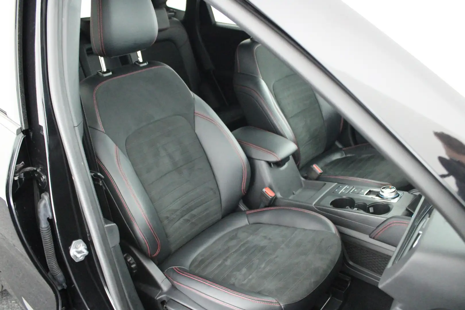 Ford Kuga 2.5 224pk PHEV ST-Line X HUD Trekhaak Camera Stoel Zwart - 2