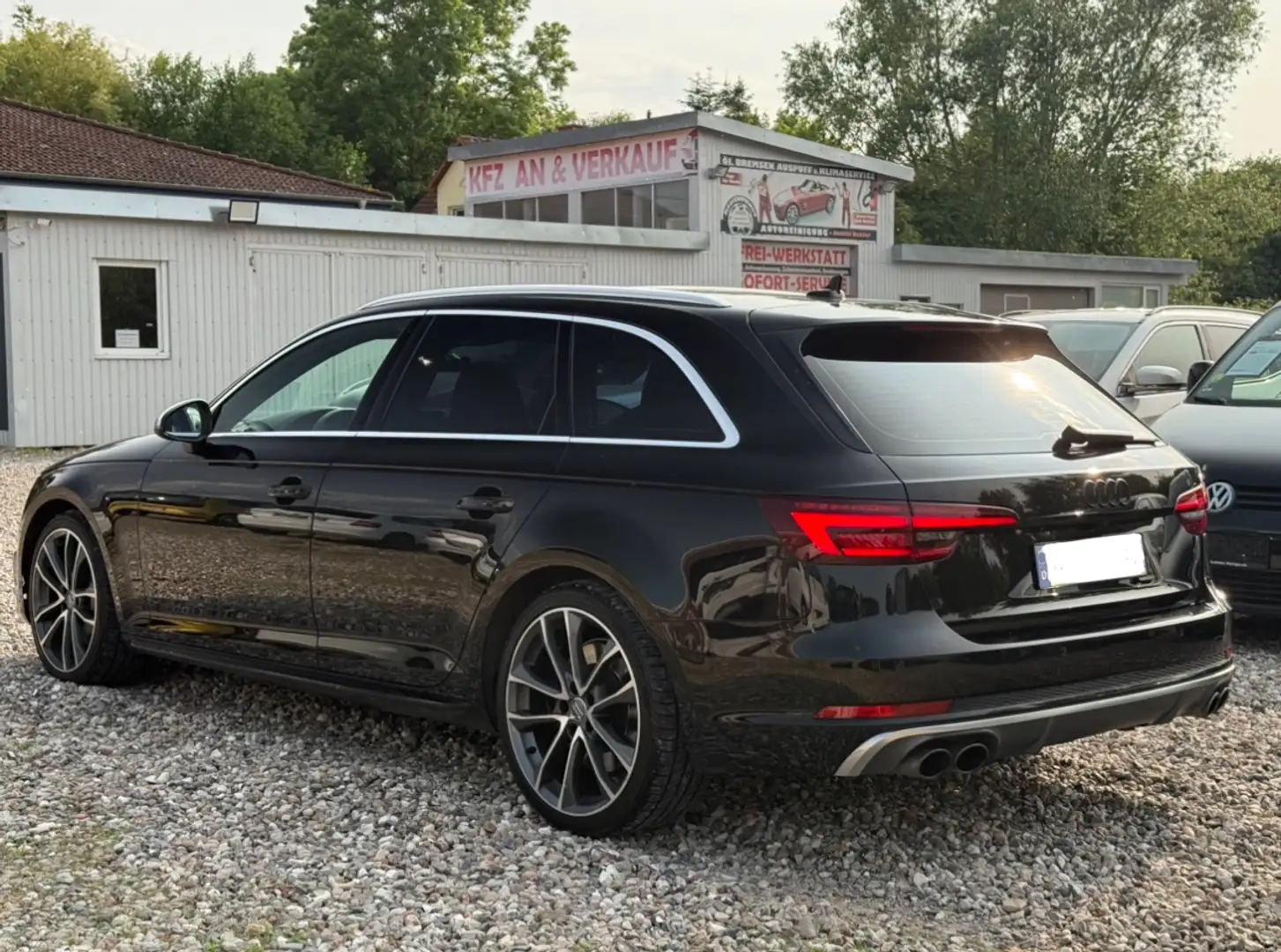 Audi S4 3.0 TFSI quattro Pano B&O Head Up Standheiz. MWST Schwarz - 2