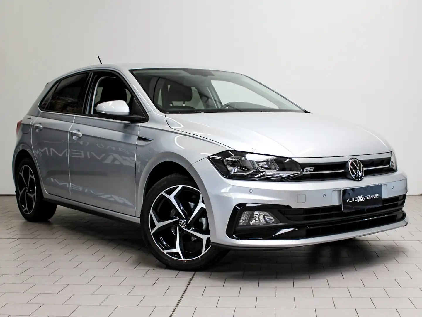 Volkswagen Polo Polo 5p 1.0 tsi R-Line 95cv dsg Stříbrná - 2