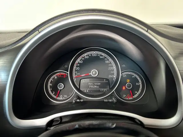 Volkswagen Beetle view 9