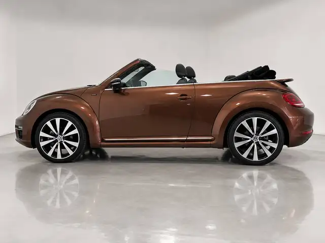 Volkswagen Beetle view 3