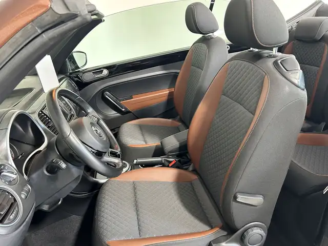 Volkswagen Beetle view 6