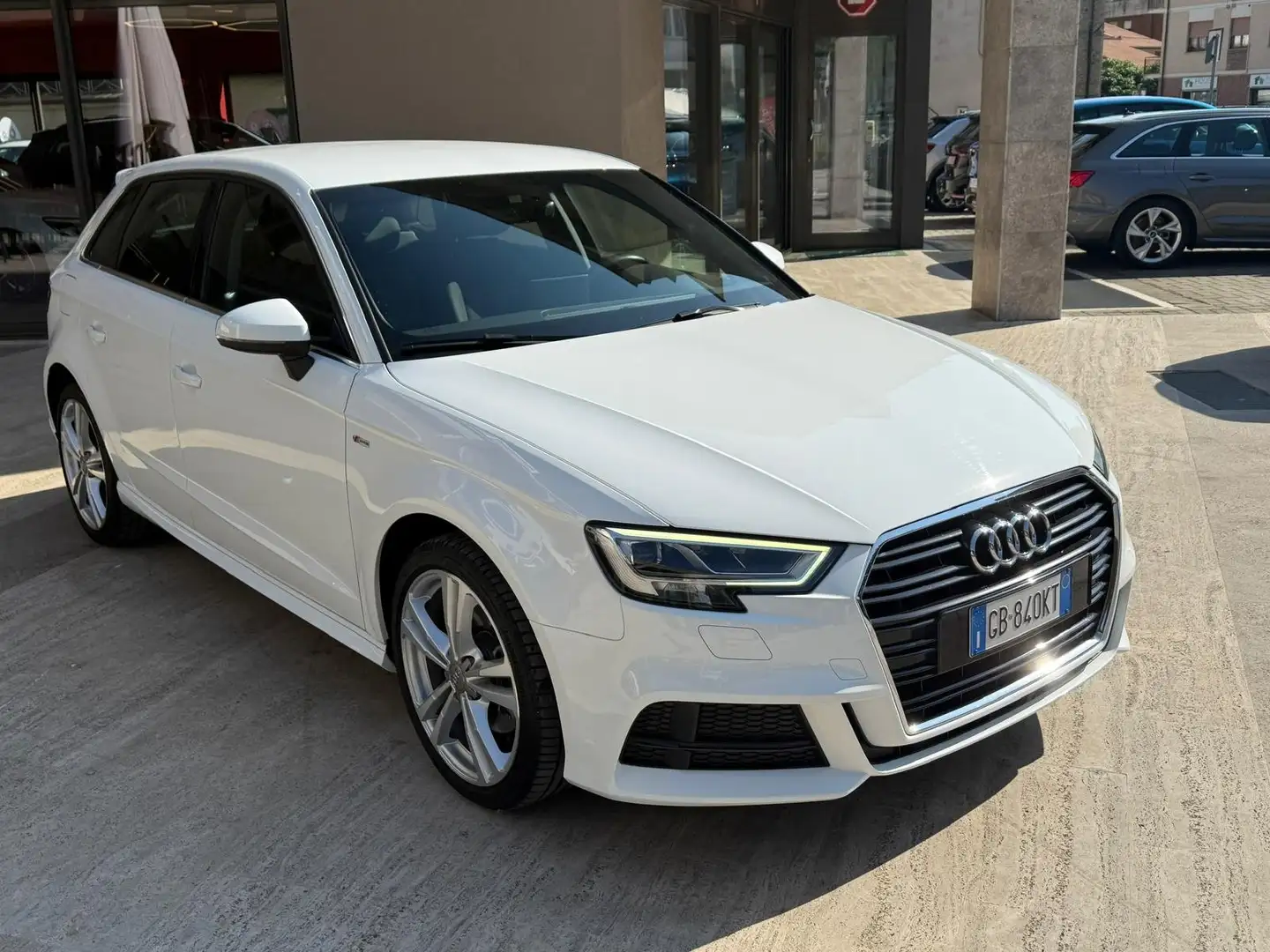 Audi A3 A3 Sportback 35 2.0 tdi Admired 150cv s-tronic Blanc - 2