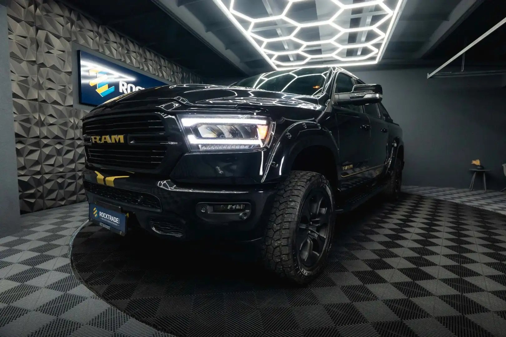 Dodge RAM 5.7 V8 HEMI 4x4 OFFROAD NightPaket AXLE LOCK Noir - 1