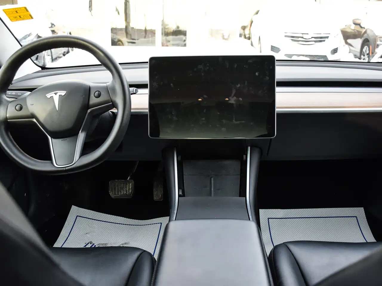 Tesla Model 3 снимка Tesla Model 3