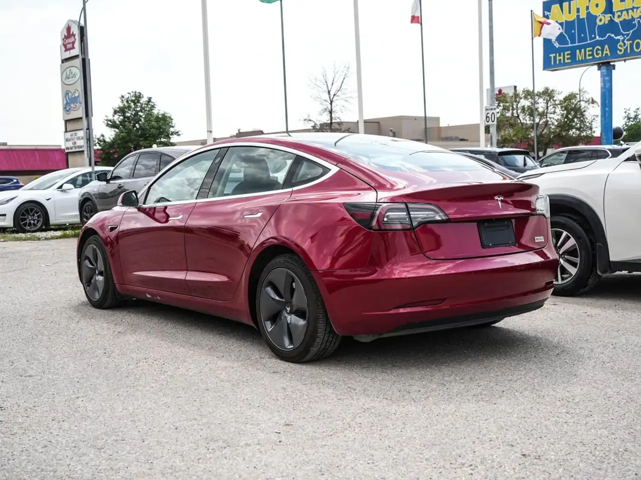 Tesla Model 3 снимка Tesla Model 3